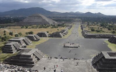 Shot from the top of the steps, Teotihuacan, Mexico. Herbert Spencer@Flickr