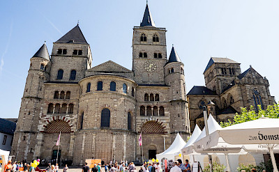 St Peter's Dom in the Romanesque style in Trier, Germany. Flickr:Les Williams 49.75636784029929, 6.643844650163842