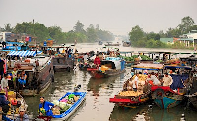 Floating Market, Ha Long Bay, Vietnam. Flickr:Water Alternatives Photos