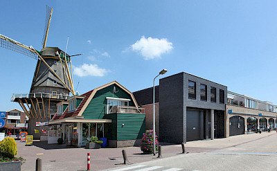 Biking through Aalsmeer, North Holland. Flickr:Benkraan Architecten BNA