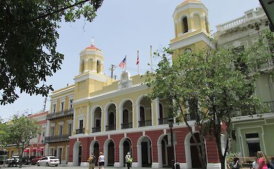 San Juan City Hall at Plaza de Armas, Puerto Rico. Flickr:Larry Syverson