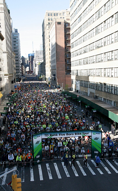 A sea of cyclists< courtesy of Bike NY