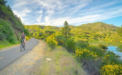 Bike Path along the Reservoir, California. Flickr:blmcalifornia