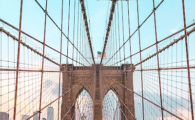 Brooklyn Bridge, New York City, USA. Unsplash: Ling Tang