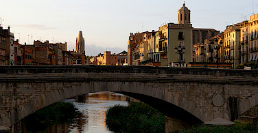 Pont d’Isabel II o Pont de Pedra in Girona, Spain. Photo via Flickr:Teresa Grau Ros