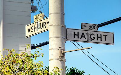 Corner haight and Ashbury, San Francisco, USA. Unsplash: Robin Jonathan Deutsch