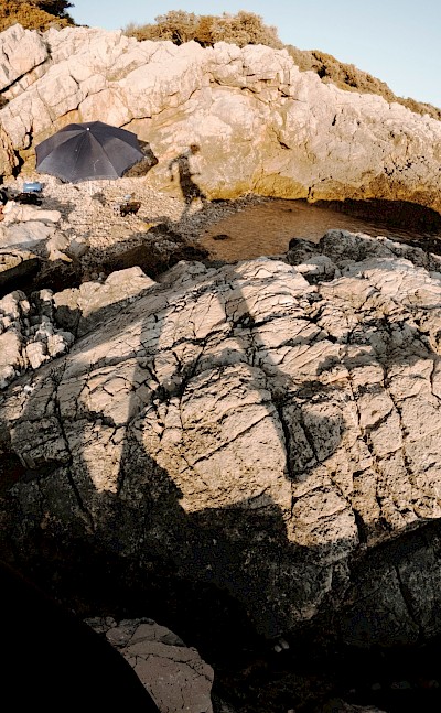Climbing on rocks in Cres, Croatia. Unsplash@Lino Thaesler