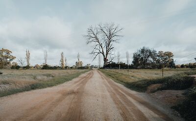 Deserted road in Echuca, Australia. Unsplash: Arun Clarke