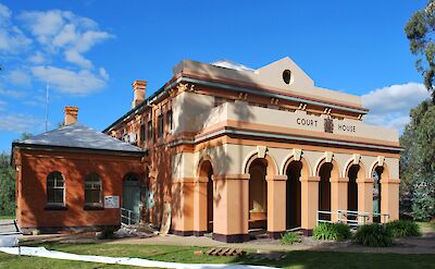 Moama court house, Echuca and Moama, Australia. Flickr: Matt