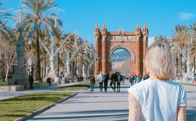 Admiring the view, Arch of Triumph, Barcelona, Spain. Unsplash: Toa Heftiba