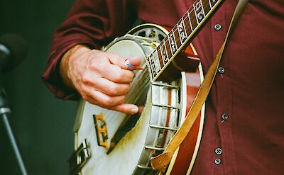 Banjo player, Ireland. Unsplash@Jason Hawke