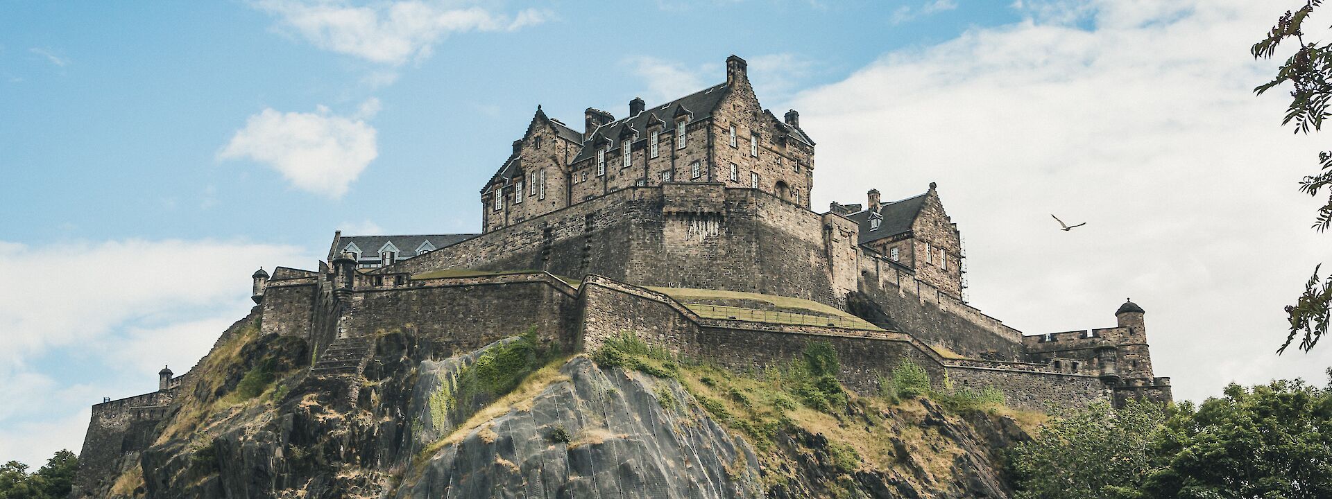 Edinburgh Castle, Scotland. Jorg Angeli@Unsplash