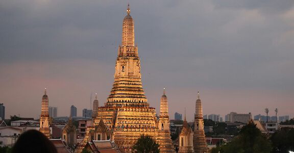 Wat Arun at sunset, Bangkok, Thailand. Nino Steffen@Unsplash