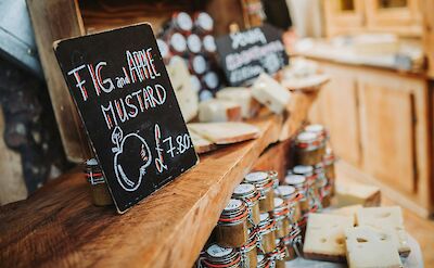 Cheese stall, Borough Market, London, England. Bruno Martins@Unsplash