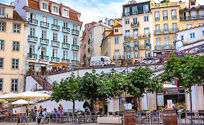 Outdoor dining, Lisbon, Portugal. Paulo Evangelista@Unsplash