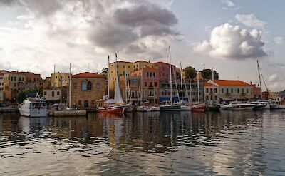 Harbor in Chania, Crete, Greece. Flickr:Γιάννης Χουβαρδάς