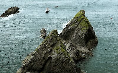 Curved path in Dunquin, Ireland. Unsplash@Pascal Bullan