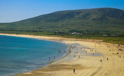 Golden sands of Inch Beach, Ireland. Unsplash@Dahlia E Akhaine