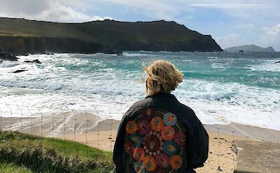 Looking out to sea from Ballyferriter, Ireland. Unsplash@Kelly Cantwell