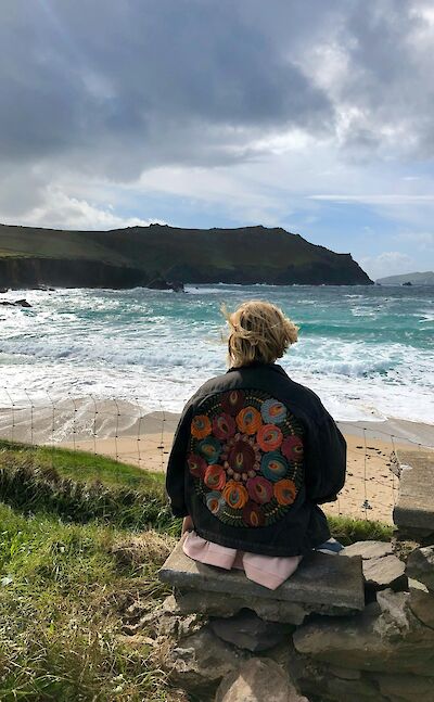 Looking out to sea from Ballyferriter, Ireland. Unsplash@Kelly Cantwell