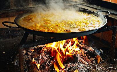Traditional way of making paella in Spain! CC:Jan Harenburg