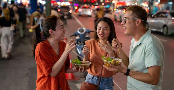 Eating with friends, Bangkok, Thailand. Getty Images@Unsplash