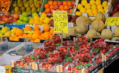 Fruit market, Italy. Unsplash: Wendy Petricioli