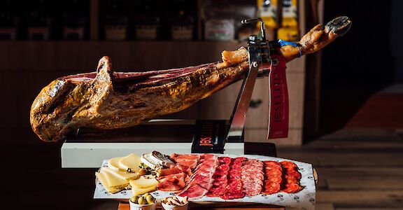 Cured meat and cheese. Unsplash: Chutter Snap