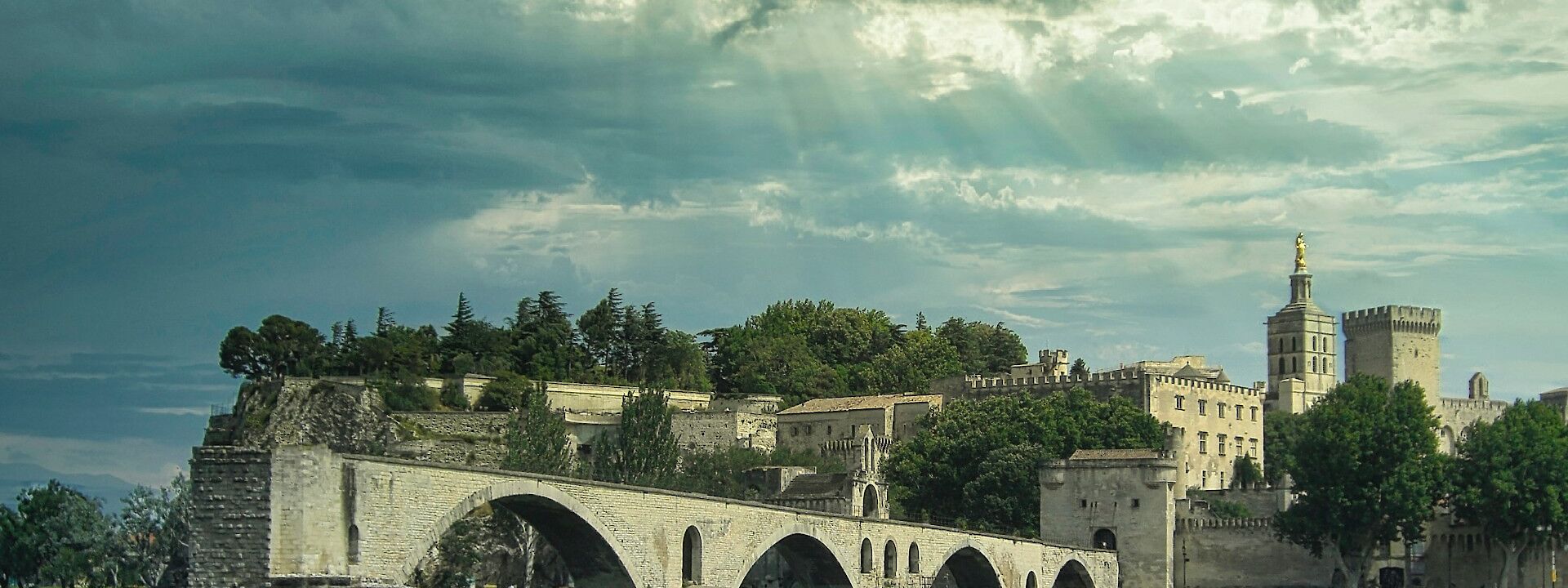 Pont du Avignon, Provence, France. Unsplash: Roelf Bruinsma