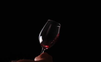 Red wine. Unsplash: Giovanna Kunghel