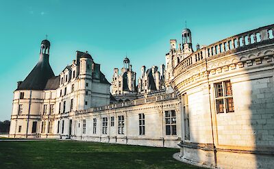 Blue sky, Chambord, France. Antonin Carvalho@Unsplash