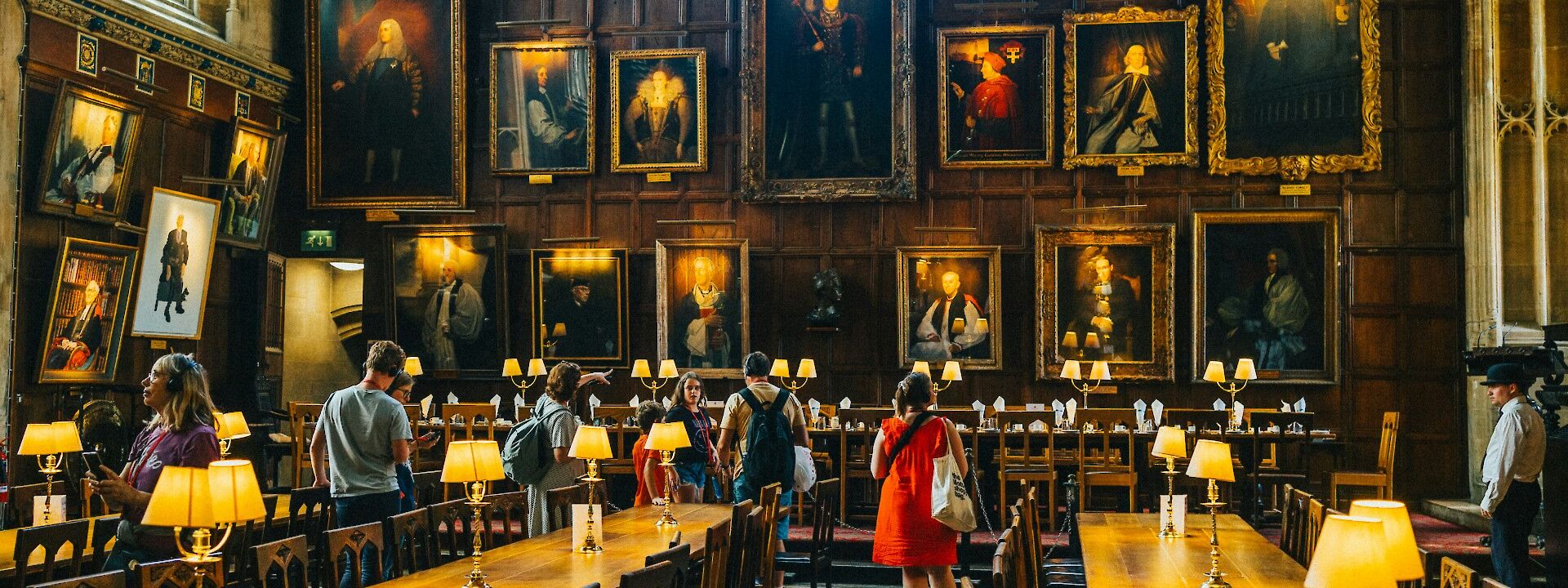 Great dining hall, Christ Church College, Oxford. Unsplash: Korngsok