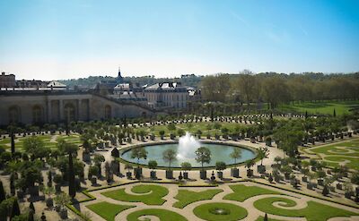 Palace of Versailles Gardens. Unsplash: Hugo Herrera