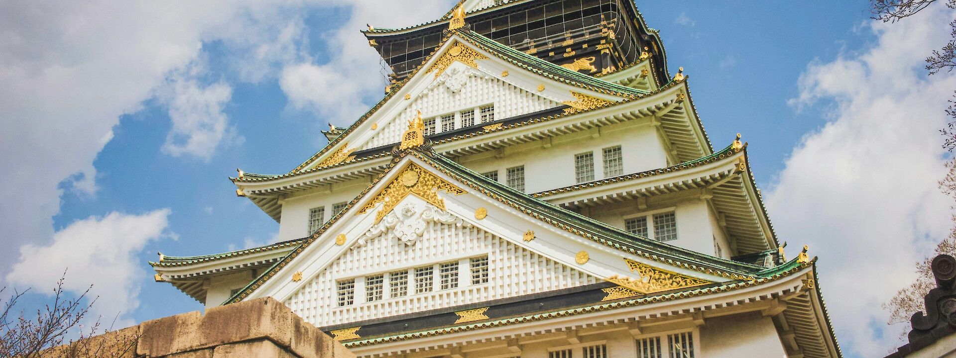 Osaka castle, Japan. Unsplash: Nathan Boadle