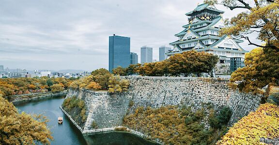Osaka castle, Japan. Unsplash: Rafael Hoyosweht