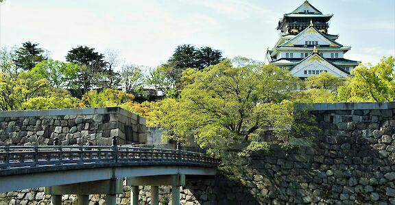 Osaka castle, Japan. Unsplash: Jeremy Santana