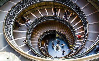 Spiral staircases, Vatican Museum. Unsplash: Voicuhora