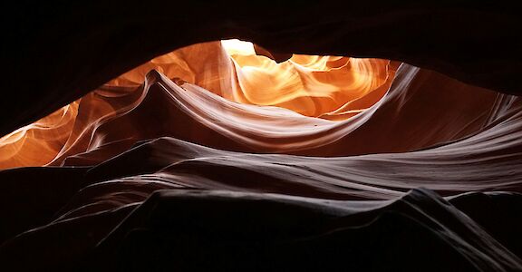 Upper Antelope Canyon, Arizona, USA. Unsplash: Henk Van De Goor