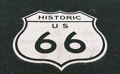 Route 66 signe, Kingman, Arizona, USA. Unsplash: Tommao Wang