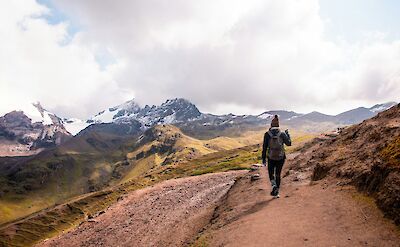 Hiking to Rainbow Mountain. Unsplash:Alvaro Palacios