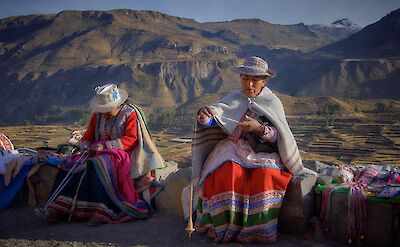 Peruvian women at work! Flickr:Pedro Szekely