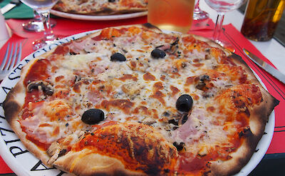 Pizza Reine. Flickr:Mike Fleming