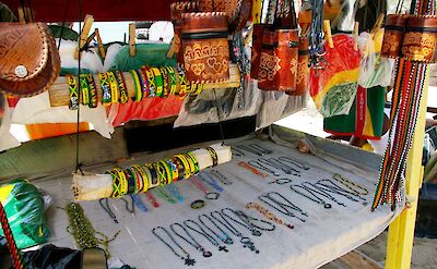 Craft stall, Jamaica. Flickr: Christina Xu