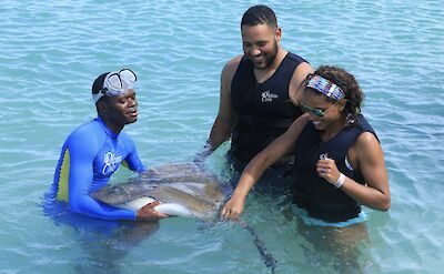 Meeting the stingrays, Jamaica. CC:El Sol Vida