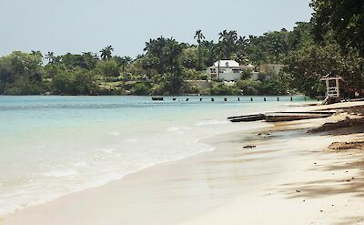 Beach in Ocho Rios, Jamaica. Unsplash: Lakeisha Bennett