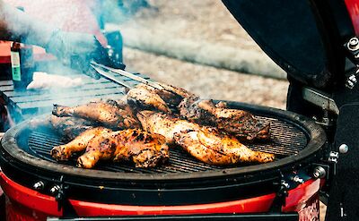 Jerk chicken on the BBQ. Jopopz Tallorin@Unsplash