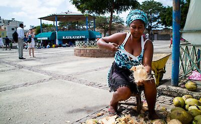 Prepping coconuts, Bahamas. Kristin Wilson@Unsplash