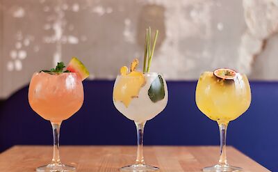 Cocktails. Louis Hansel@Unsplash