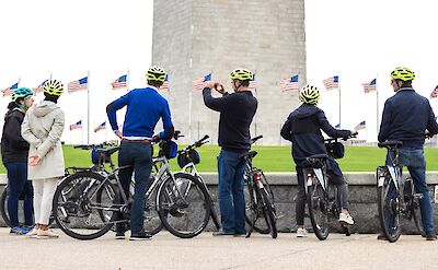 Taking pictures of the Washington Monument, Washington DC, USA. CC:Unlimited Biking