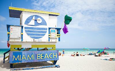 Beach hut on the sand, Miami, Florida, USA. Marc Fanelli Isla@Unsplash